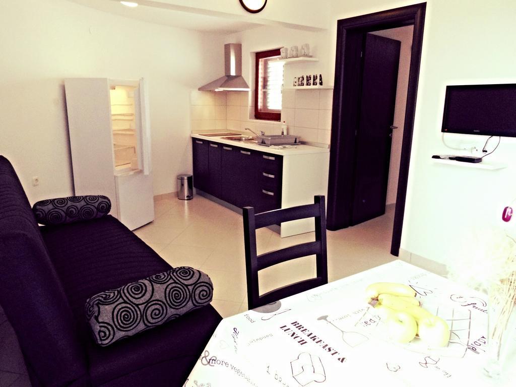 Apartmani Simic สตารีกราด-ปาเคลนีซา ภายนอก รูปภาพ