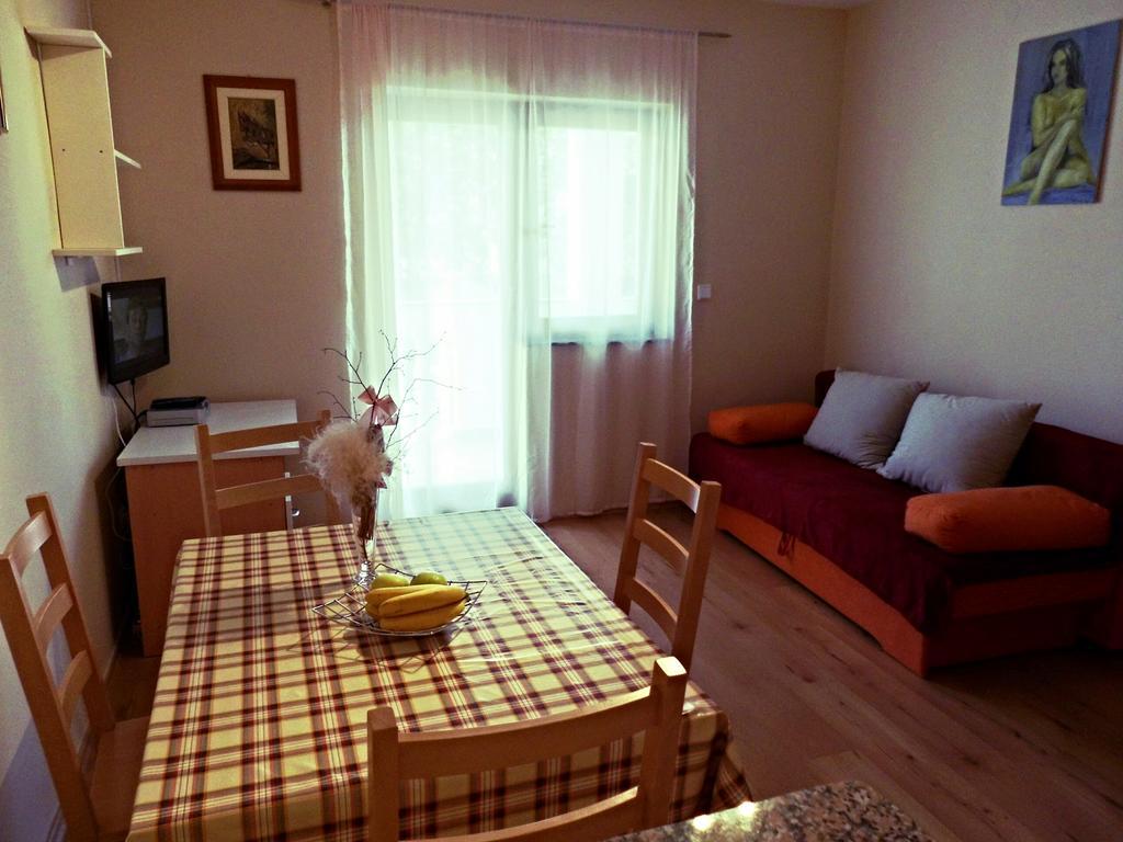 Apartmani Simic สตารีกราด-ปาเคลนีซา ภายนอก รูปภาพ