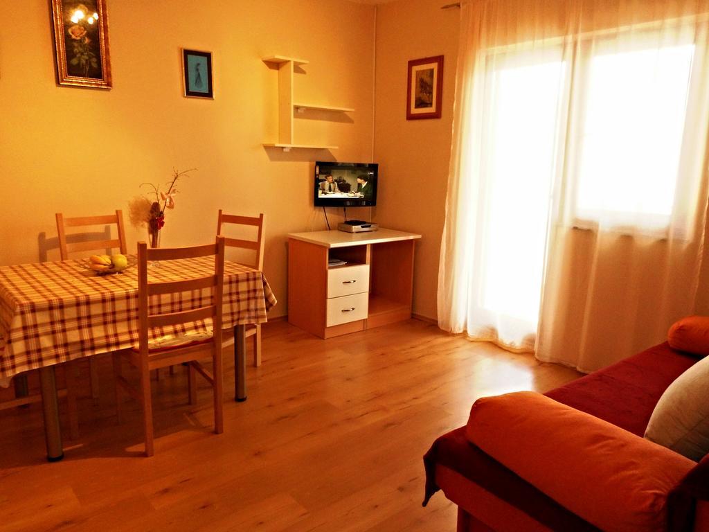 Apartmani Simic สตารีกราด-ปาเคลนีซา ภายนอก รูปภาพ