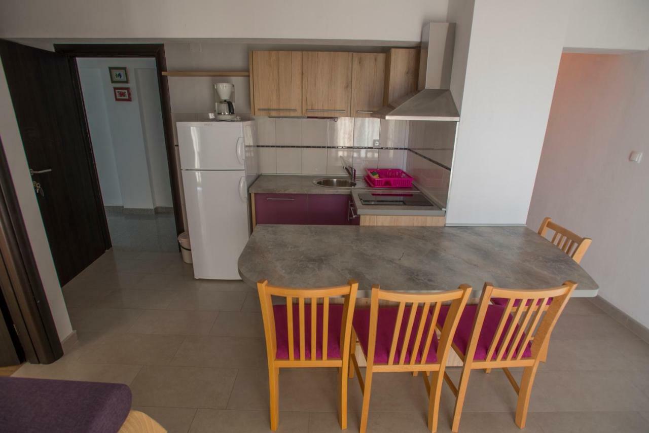 Apartmani Simic สตารีกราด-ปาเคลนีซา ภายนอก รูปภาพ