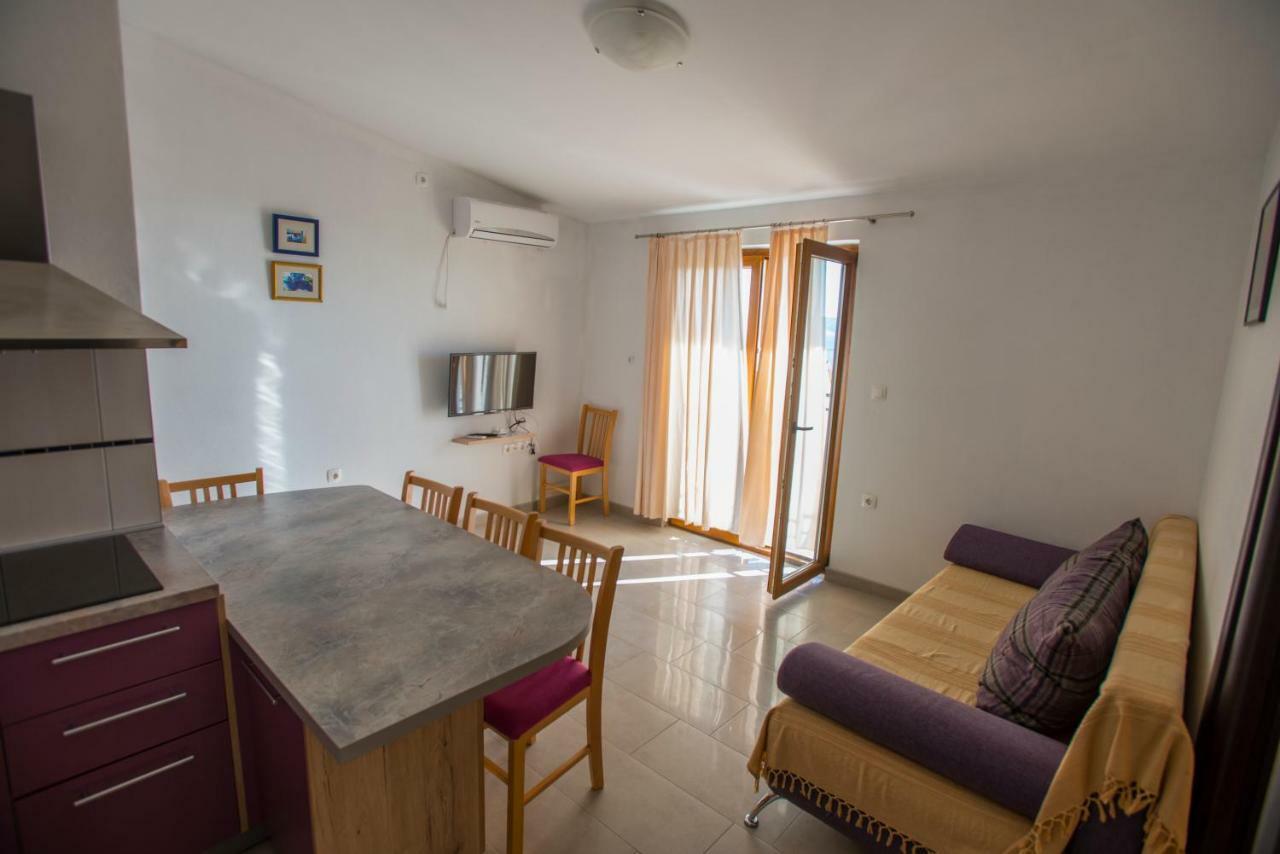 Apartmani Simic สตารีกราด-ปาเคลนีซา ภายนอก รูปภาพ