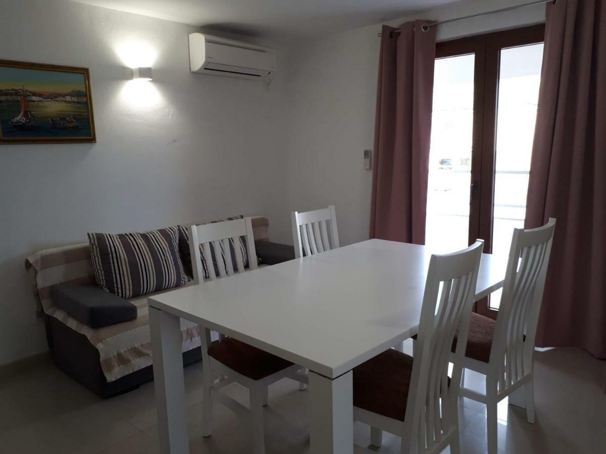 Apartmani Simic สตารีกราด-ปาเคลนีซา ภายนอก รูปภาพ